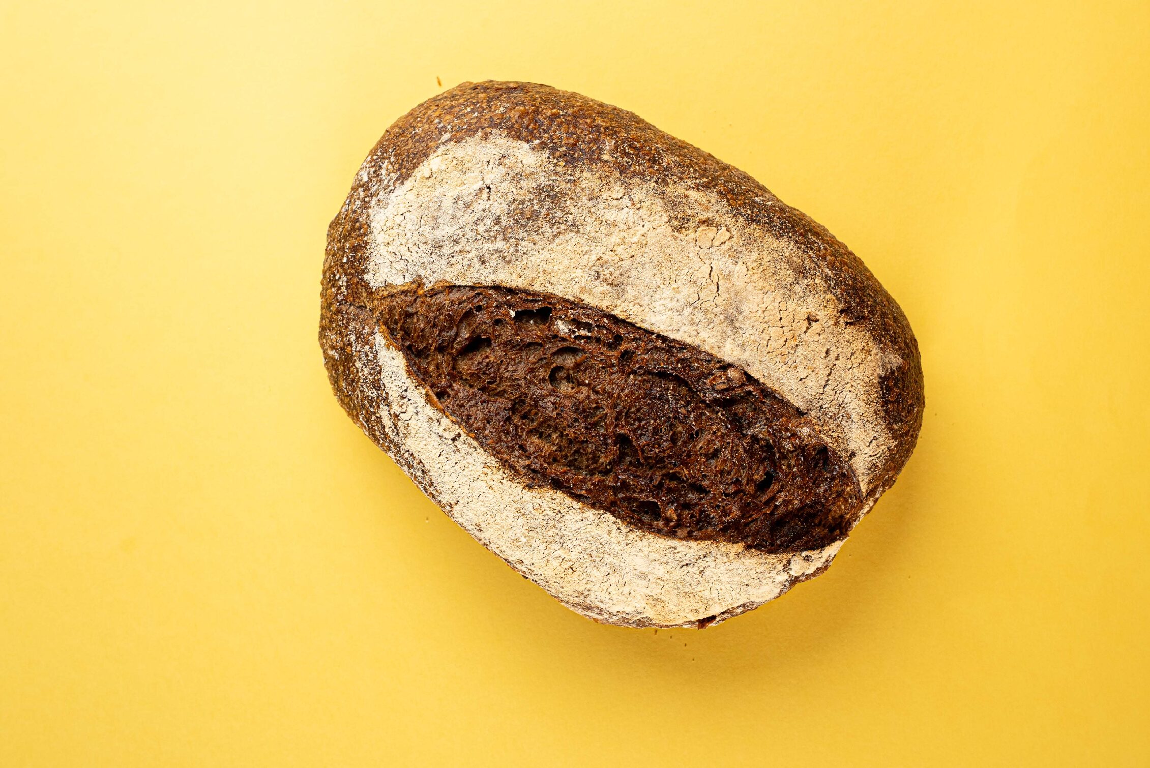 BREAD WITH FIGS AND WALNUTS