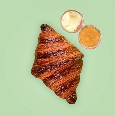 CROISSANT CLASSIC 
+ Jam 
+ Whipped Butter