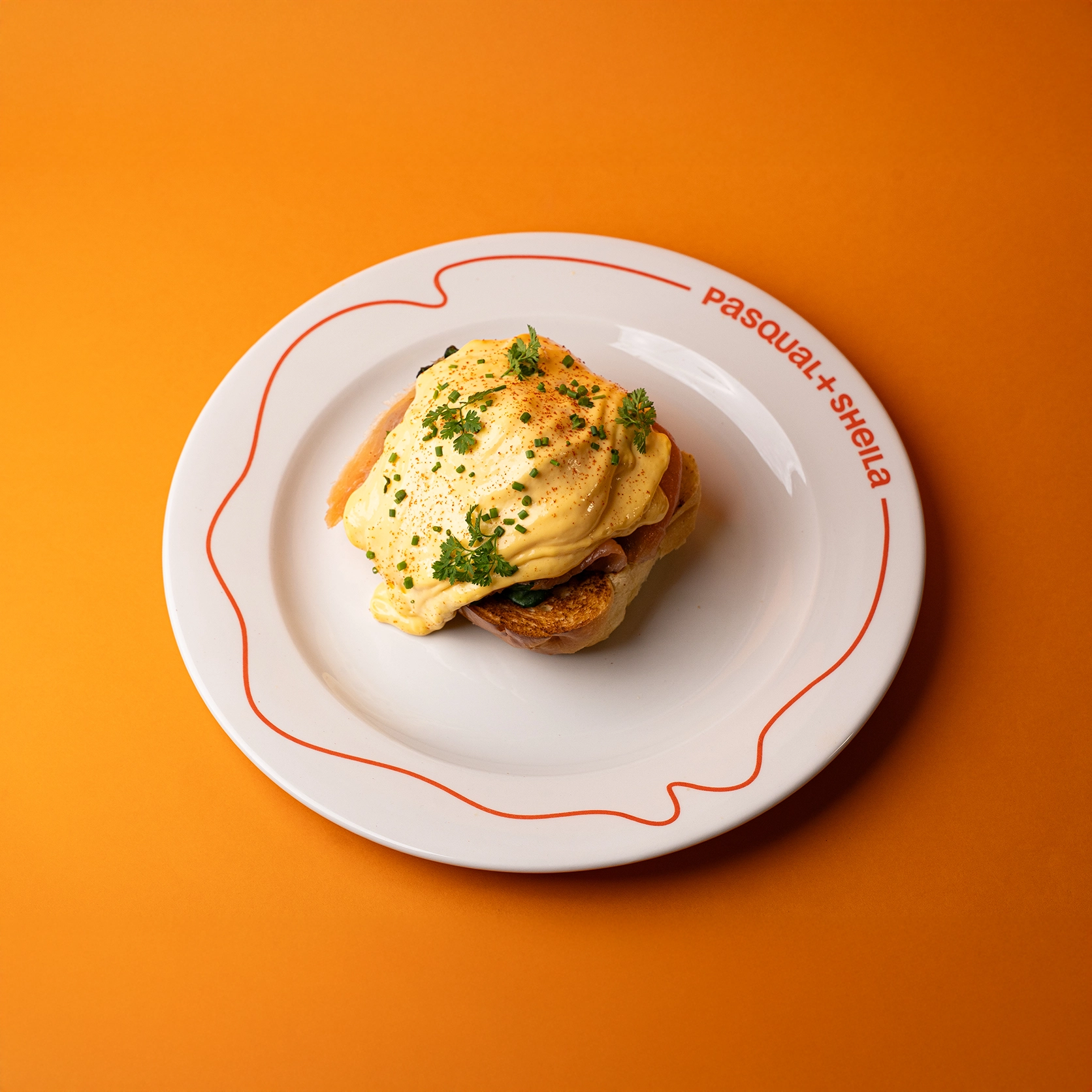 TOAST WITH SALMON AND  HOLLANDAISE SOUCE